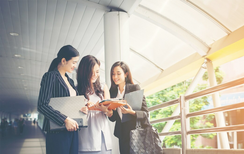 人才是企業(yè)核心競(jìng)爭(zhēng)力的重要組成部分，集團(tuán)致力于為員工提供優(yōu)越的職業(yè)發(fā)展通道，搭建一個(gè)充滿活力、公平競(jìng)爭(zhēng)的工作平臺(tái)。